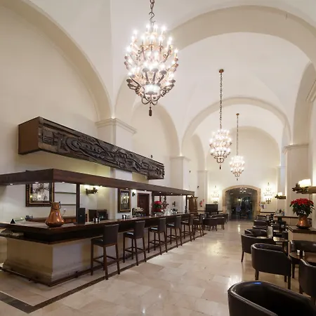 Hotel De Turismo De Leon