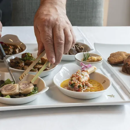 De Turismo De Hotel 5*