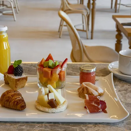 Hotel De Turismo De Leon